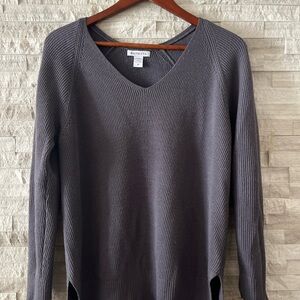Athleta V-Neck Knit Sweater in Plum